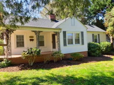 Main picture of 4038 Commonwealth Ave