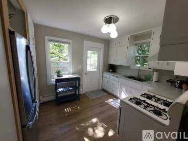 Main picture of 512 Elm St
