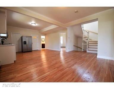 Main picture of 40 Etna St