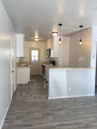 Main picture of 6859 Valmont St