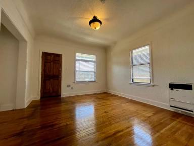 Main picture of 356 1/2 W 14th St