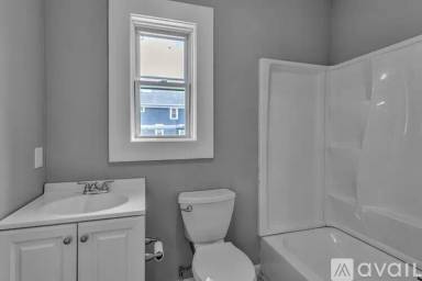Main picture of 305 Parkdale Ave