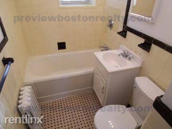 Main picture of 1477 Beacon St