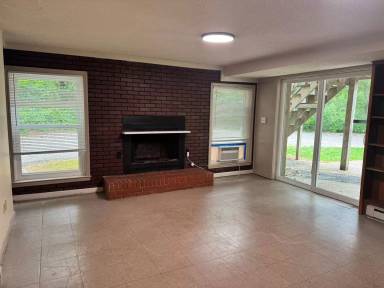 Main picture of 744 Crescent Dr