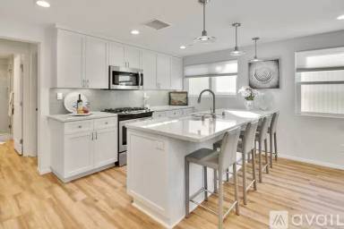 Main picture of 719 Devon Ct