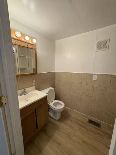 Main picture of 31 N Elm St