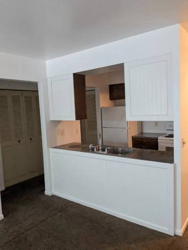 Main picture of 695 Capital Ave NE