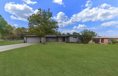 Main picture of 206 Grotto Blvd