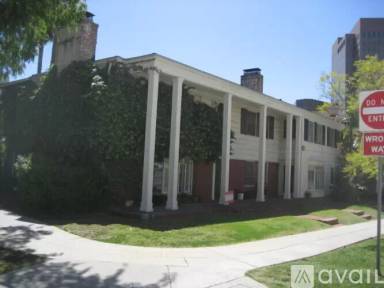 Main picture of 1000 Tiverton Ave