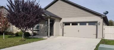 Main picture of 682 Diamond Lake St