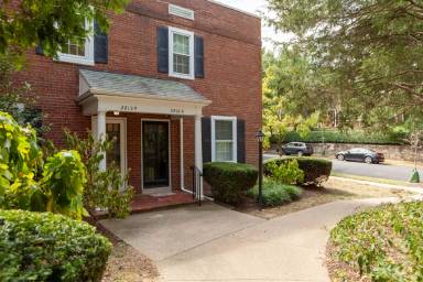 Main picture of 2845 S Buchanan St