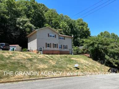 Main picture of 5335 Carolyn Cir