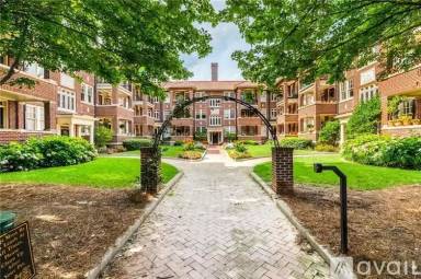 Main picture of 198 Ponce de Leon Ave NE