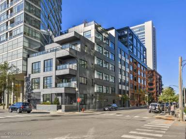 Main picture of 668 N Kingsbury St