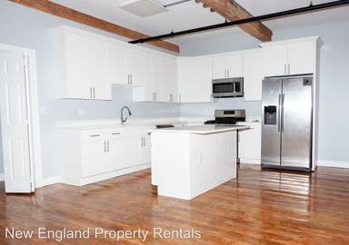 Main picture of 396 Roosevelt Ave