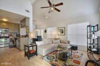 Main picture of 1302 Danbury Sq