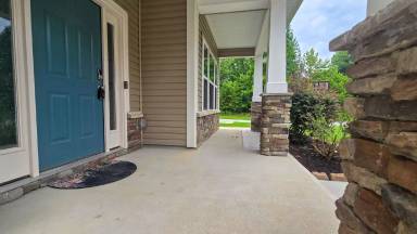 Main picture of 489 Green Arbor Ln