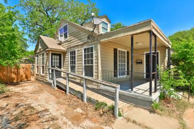 Main picture of 1910 Chestnut St