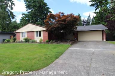 Main picture of 821 171st Pl NE