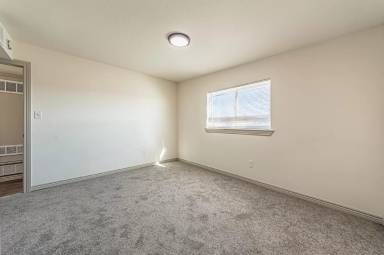 Main picture of 21 University Dr