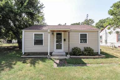 Main picture of 2203 S Santa Fe St