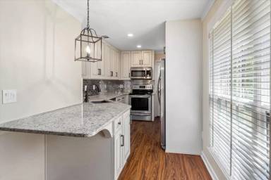 Main picture of 1684 Pine Grove Ave