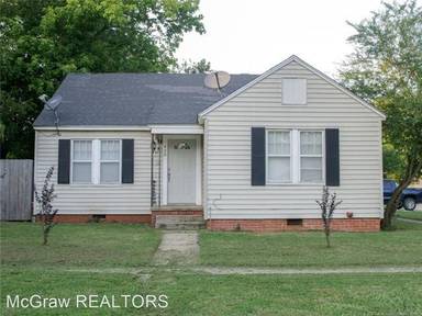 Main picture of 400 W 15th St