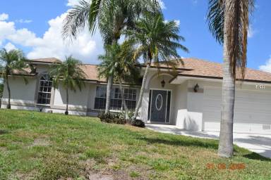 Main picture of 1055 SW Benchor Ave