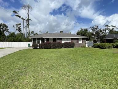 Main picture of 2208 White Oak Dr