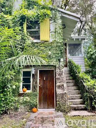 Main picture of 10005 Banyan Dr