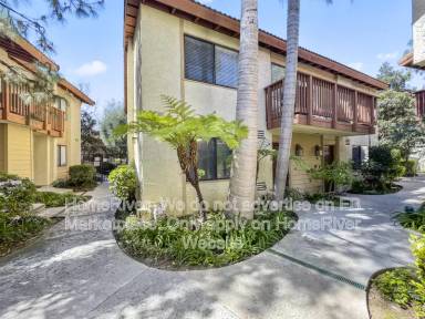 Main picture of 5760 Owensmouth Ave