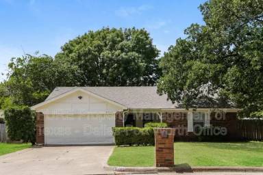 Main picture of 7705 Red Oak St