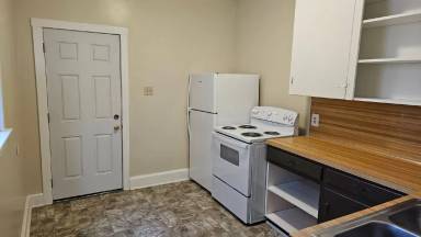 Main picture of 16 E Lee St