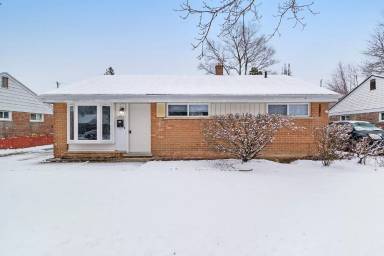Main picture of 11222 Edgemont Ave