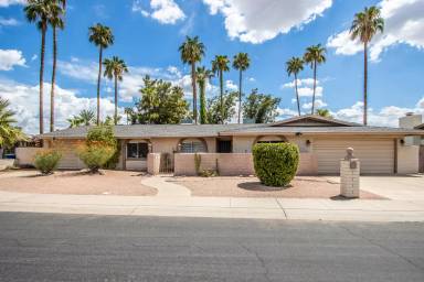 Main picture of 1131 W Linda Ln