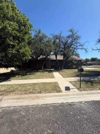 Main picture of 933 Edwards St