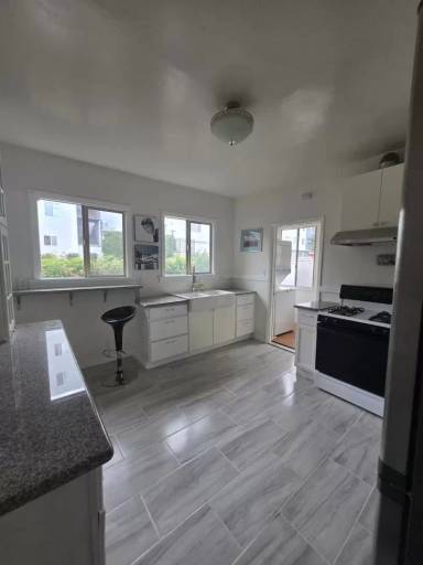 Main picture of 1302 E 19th St