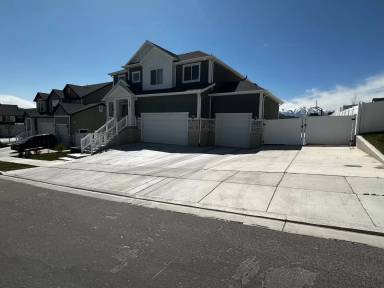 Main picture of 353 N High Ridge Rd