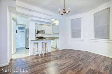 Main picture of 632 F St NE