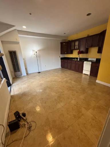 Main picture of 2421 Hunter St