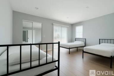 Main picture of 1265 E Adams Blvd