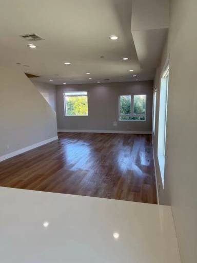 Main picture of 1147 1/2 Tamarind Ave