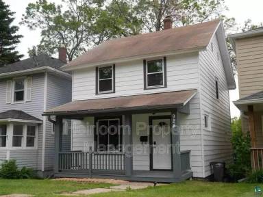 Main picture of 916 E 8th St