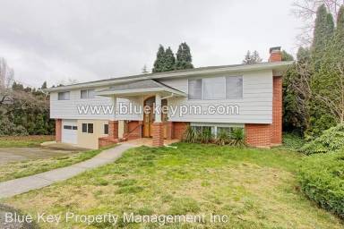 Main picture of 1107 NE 65th St