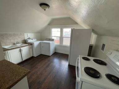 Main picture of 1128 W Jackson Ave