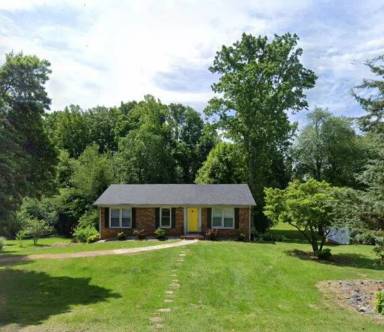 Main picture of 220 Logan Ct