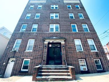 Main picture of 943 Pavonia Ave