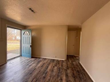 Main picture of 1809 E Bayley St