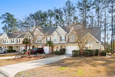 Main picture of 571 Riverward Dr