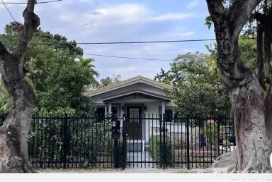 Main picture of 73 NW 30th St
